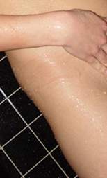 楊千嬅洗澡裸照